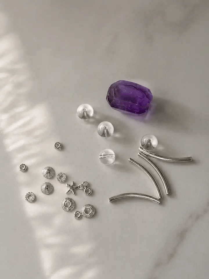 Raw amethyst, clear quartz and 925 sterling silver elements；
Hand-composing the FREE LINK amethyst bracelet