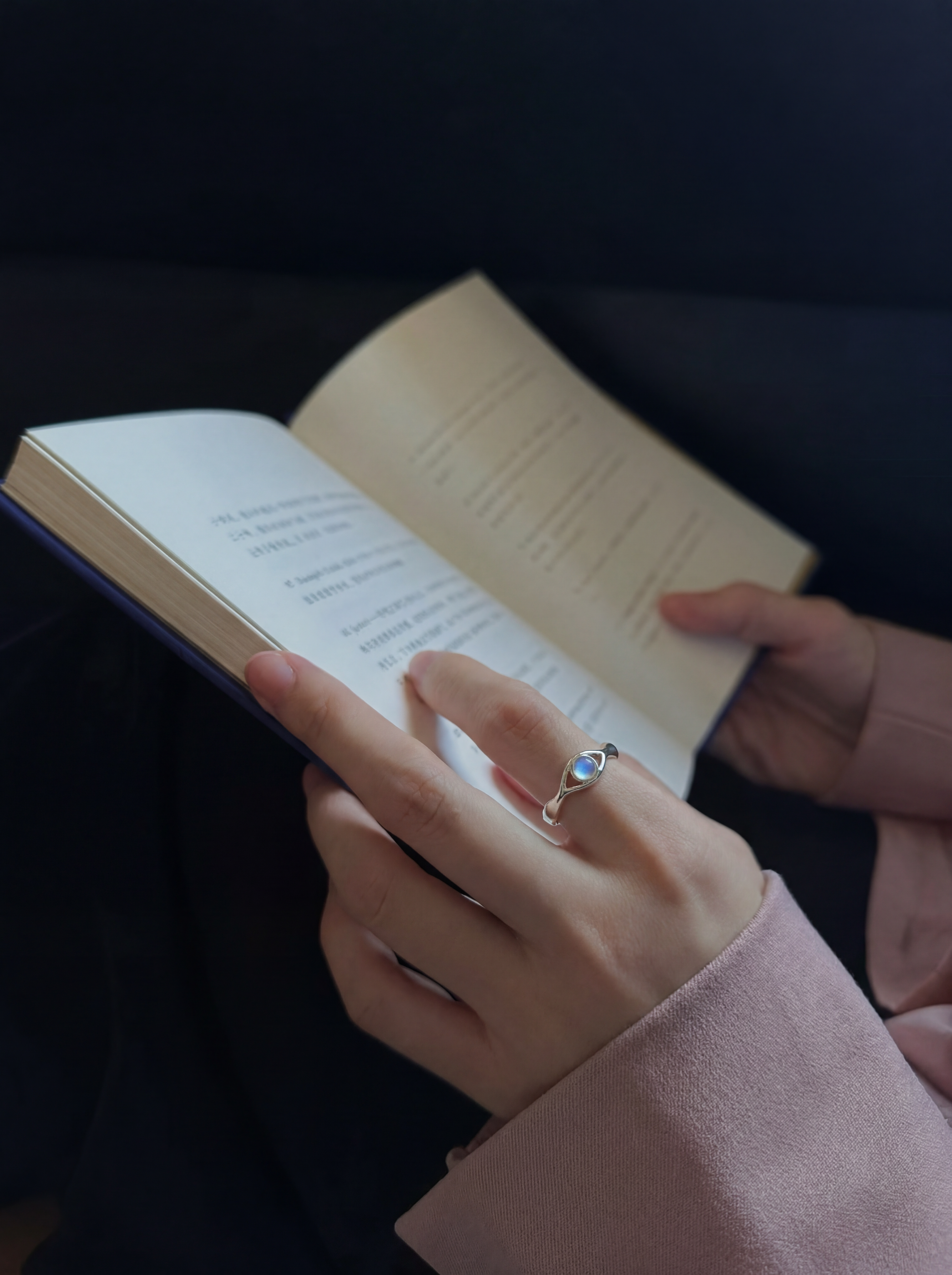 MOON GAZE — Moonstone Curved Silver Open Ring